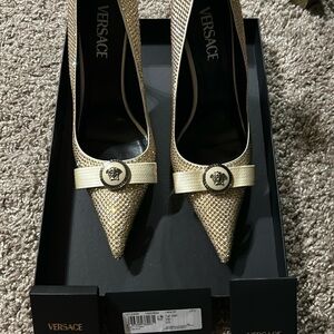 Versace Gianni Ribbon Crystal Gold 110mm Pump size 39 Original tags and box